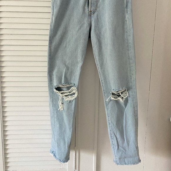 Levis Wedgie Light  Wash - Picture 2 of 3